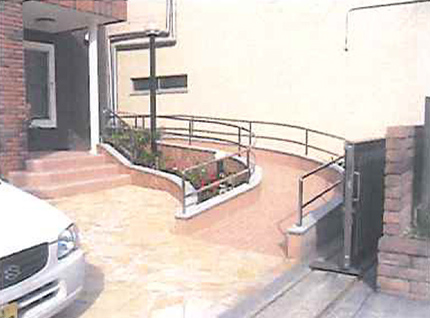 病院のスロープ