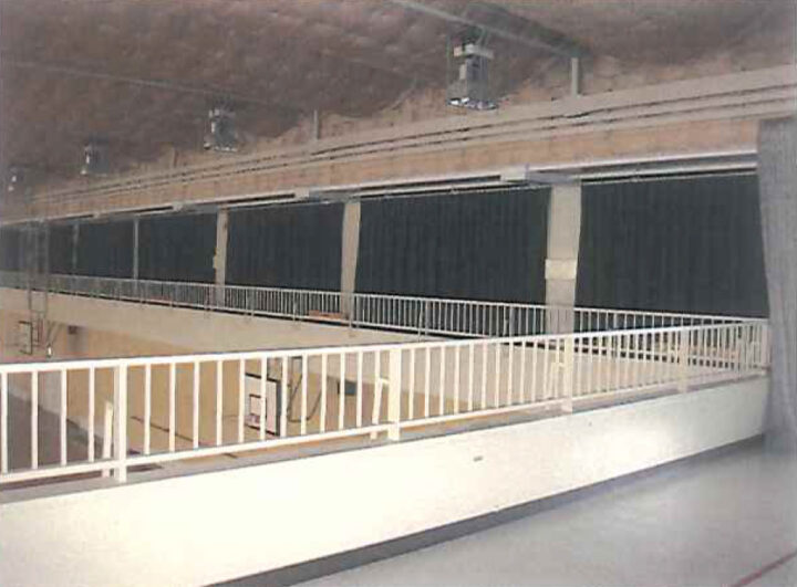 体育館のギャラリー暗幕