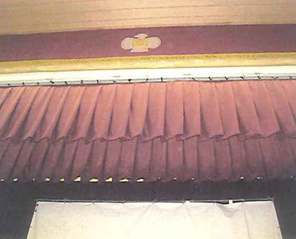 体育館の舞台幕