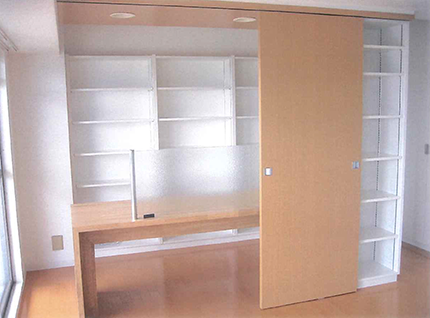 間仕切り書棚兼デスク