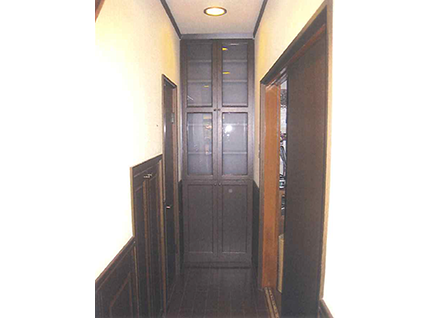 玄関　飾り戸棚