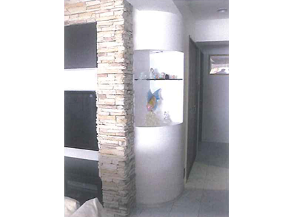 コーナー飾り棚