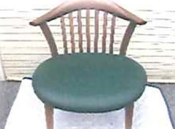 張替え後の椅子