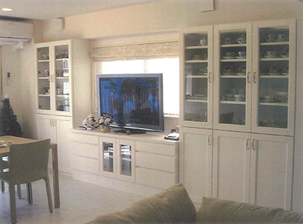 リビング飾り戸棚