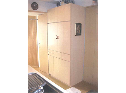 キッチン収納戸棚