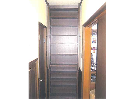 玄関　飾り戸棚