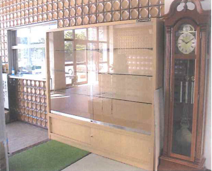 学校のガラスケース